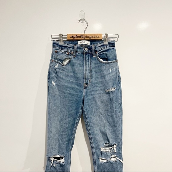 Abercrombie & Fitch Curve Love Ultra High Rise Ankle Straight Jean - Picture 4 of 9